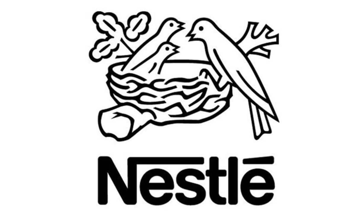Fast jeder Schweizer kennt die Geschichte hinter dem Logo des berühmten Nahrungsmittelkonzerns, dem Familienwappen des Gründer Henri Nestlé mit Vögeln in einem Nest. In der Ursprungsversion für das 1867 lancierte Milchpulver hielt der Vogel rechts noch einen Wurm im Schnabel.