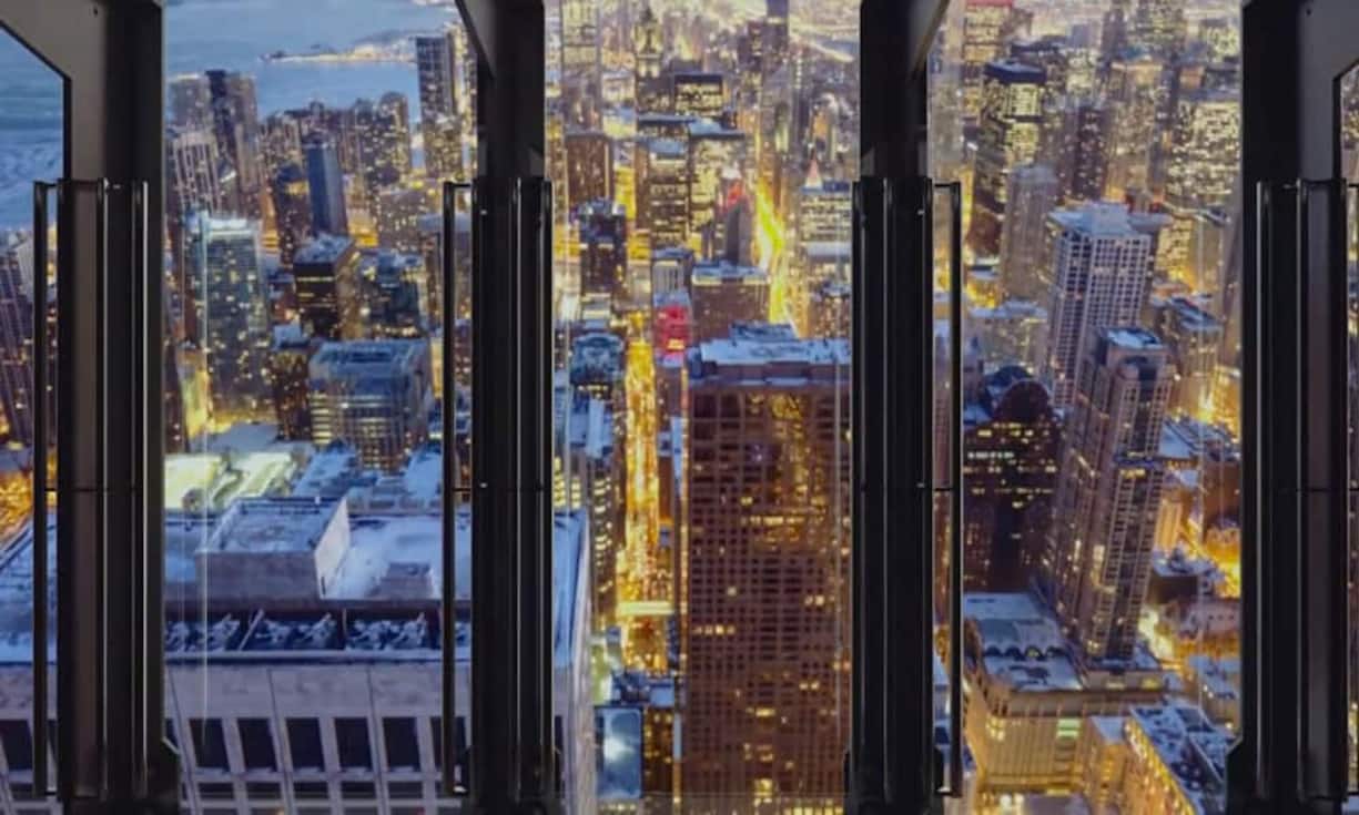 Eine Attraktion für nervenstarke Geschäftsreisende: «Tilt!» befindet sich auf der Besucherplattform im 94. Stockwerk des John Hancock Center. «360° Chicago» bietet auf einer Höhe von rund 300 Metern einen einzigartigen Blick auf die Wolkenkratzer der Innenstadt und den Lake Michigan. Bis zu acht Besucher können gleichzeitig die Aussicht durch die gekippten Fenster geniessen. 360chicago.com. Ticket ca. 16 Franken