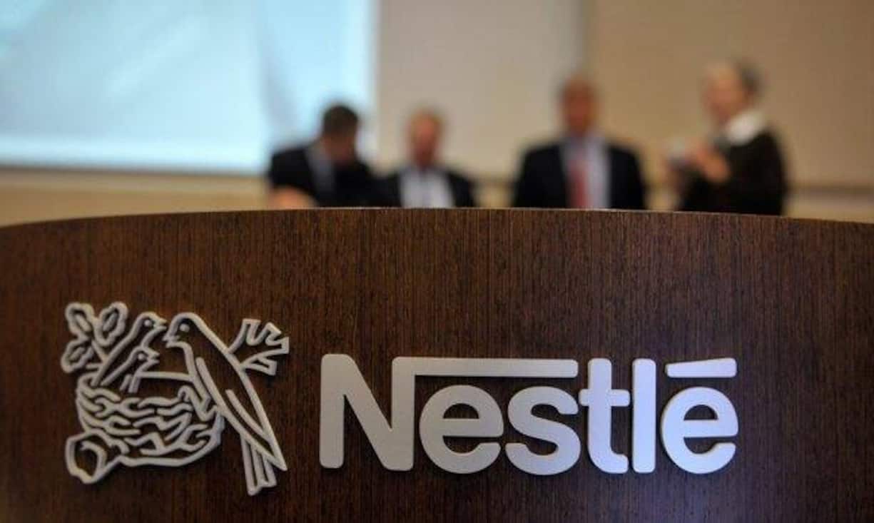 Das sind die angesehensten Unternehmen der Welt: Nestlé auf Rang 22 ist eines von zwei Schweizer Unternehmen im Ranking. Die Wertschätzung, das Vertrauen und die Bewunderung, die Firmen bei den Konsumenten geniessen, misst die US-Beratungsfirma Reputation Institute jährlich. Je höher der RepTrak Pulse, desto angesehener ist ein Unternehmen und desto eher empfehlen Konsumenten dieses auch weiter.