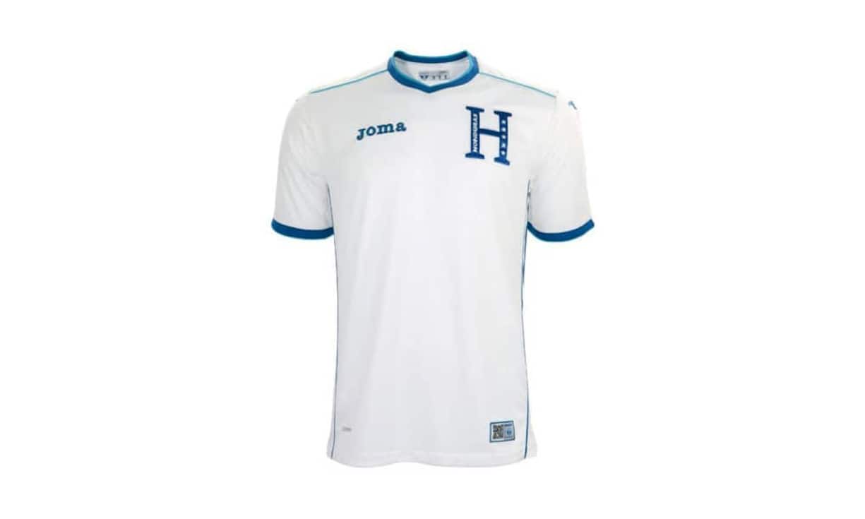 Nett: Joma Sport ist eine vergleichsweise kleine Sportmarke, hat jedoch die erfrischend gestylten Trikots der Nati von Honduras verantwortet.