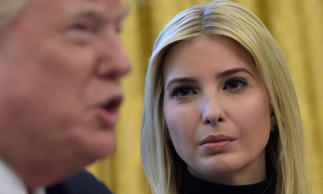 Ivanka Trump:
Auch sie kann sich freuen: Noch während des Wahlkampfes stiegen die Verkaufszahlen für ihre Mode- und Schmuckkollektionen ganze 61 Prozent. Zudem bewilligte China Trumps Tochter die Markenrechte für gleich drei ihrer Produktlinien - nachdem der chinesische Präsidenten Xi Jinping zu Besuch war.