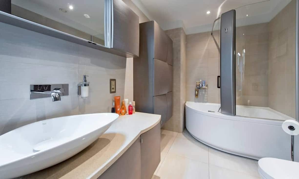 Eines von vier Badezimmern.