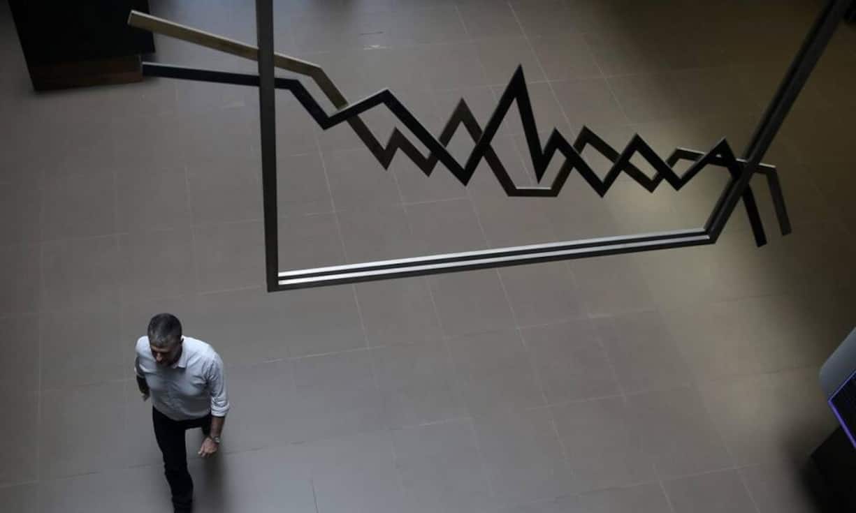 Die grössten Kursstürze der vergangenen 30 Jahre:3. August 2015: Am ersten Tag nach der fünfwöchigen Zwangspause stürzt die Athener Börse ins Bodenlose. Der Leitindex steuert mit einem Minus von 16 Prozent auf den grössten Tagesverlust seiner Geschichte zu. Die Athener Regierung hatte die Börse Ende Juni geschlossen, als die monatelangen Verhandlungen um die Bedingungen für weitere Finanzhilfen kurz vor dem Scheitern standen.Keystone