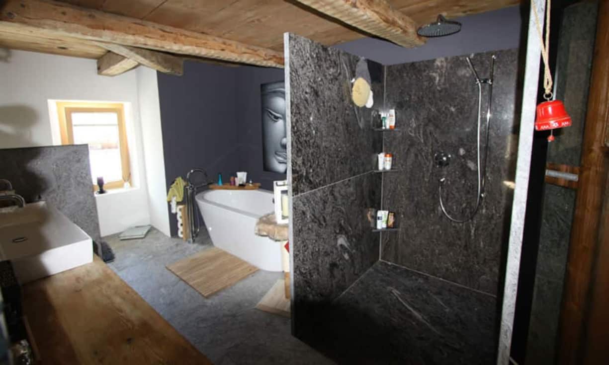 ...drei Badezimmer...