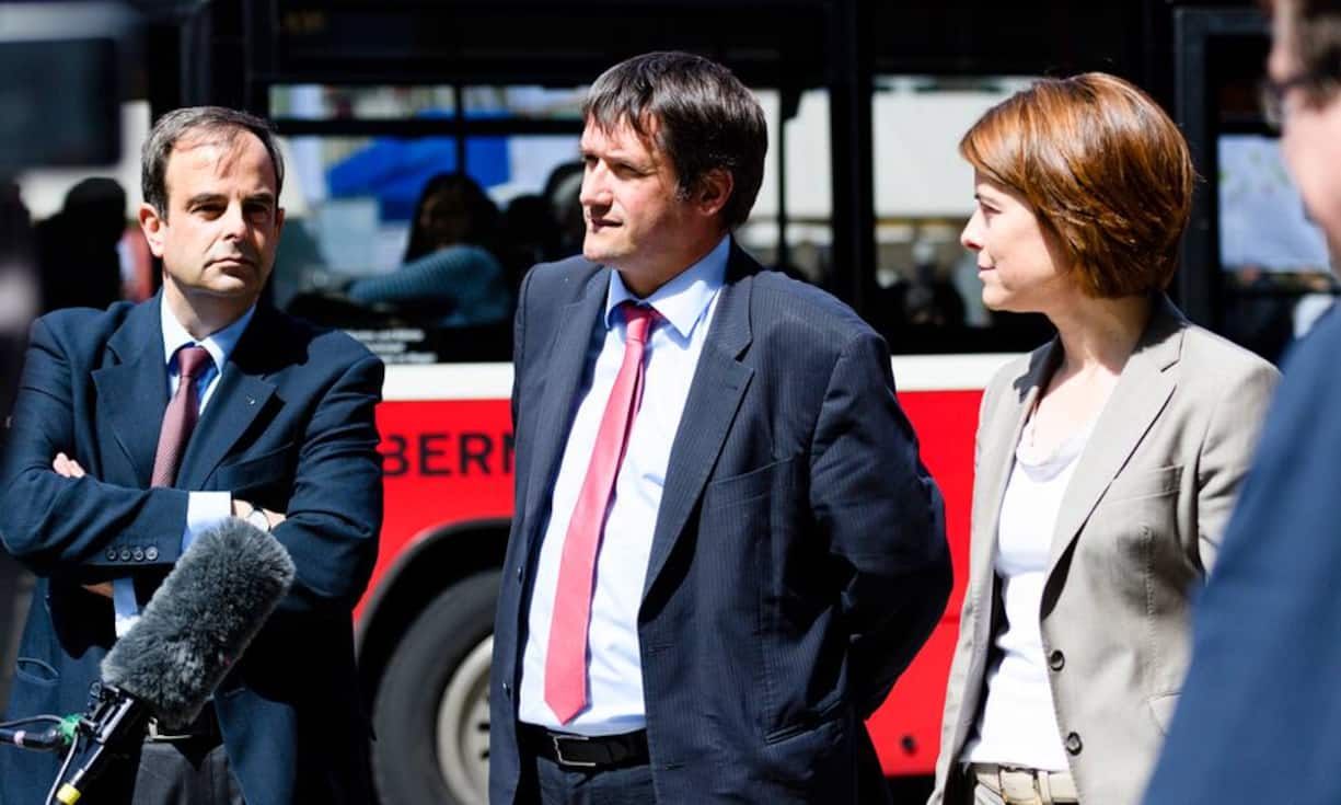 …Christian Levrat (SP) (Mitte). Mit ihnen landete er einen erdrückenden Sieg: 72,7 Prozent gegen die Rentenkürzung.