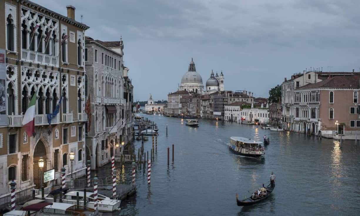 Platz 7: Venedig Dass unter den zehn teuersten Destinationen eine Touristenhochburg wie Venedig nicht fehlen darf, überrascht wenig. Hier zahlen Touristen für eine Nacht durchschnittlich 141 Franken.