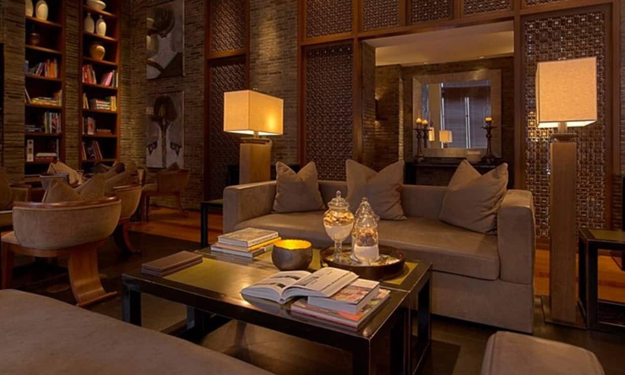 In der Hotel Bar findet der Gast spezielle aus Asien inspirierte Cocktails und Snacks.