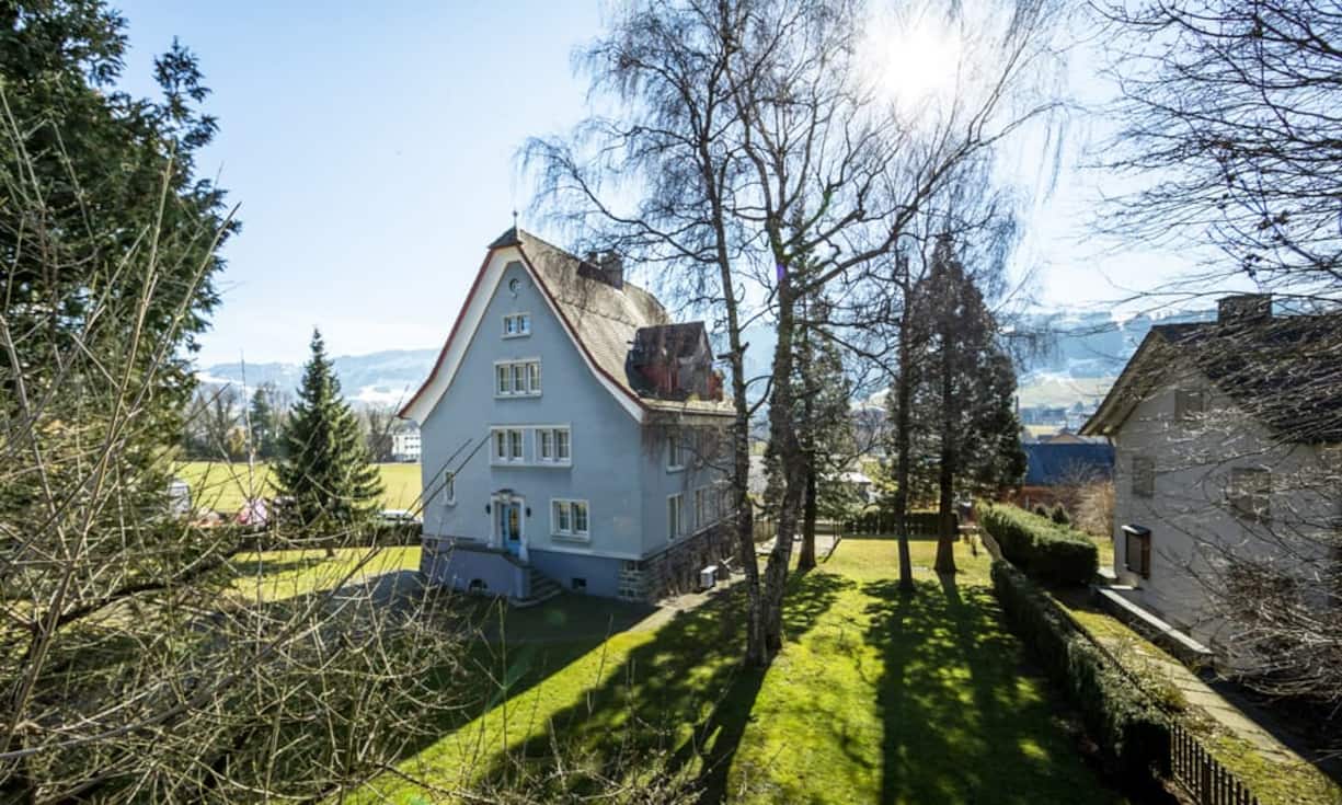 Sieben Schlafzimmer, vier Badezimmer, drei Garagenplätze und ein ganztags besonnter Garten: ein kleines Paradies im Appenzell.
Preis: auf Anfrage