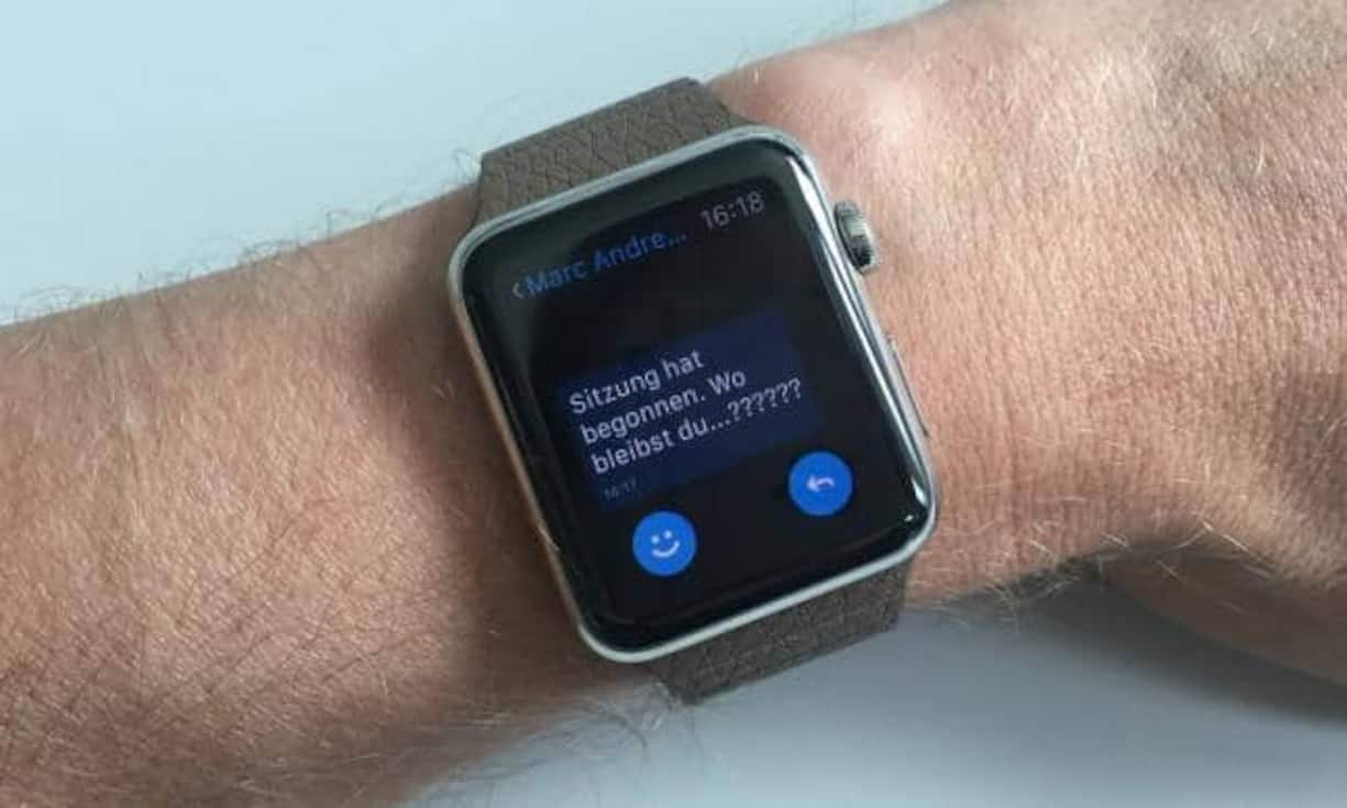 Beim Testen von Apps kann etwa Skype nur mässig überzeugen. Es lassen sich über die Uhr nur im iPhone vorgefertigte Antworten und Emojis versenden. Schreiben kann man mit der Apple Watch nicht.