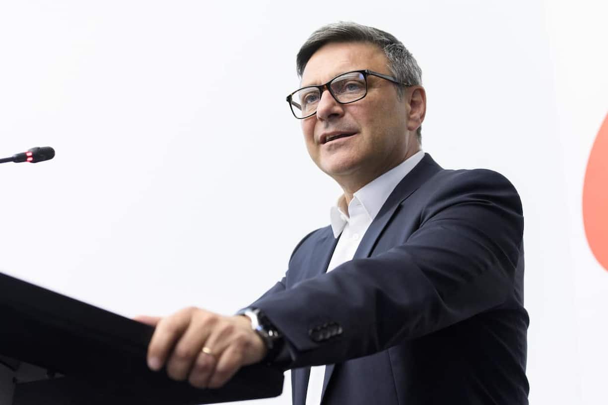 Giorgio Tuti, Praesident SEV, spricht waehrend der 296. SGB-Delegiertenversammlung, am Freitag, 25. Mai 2018 in Bern. (KEYSTONE/Anthony Anex)