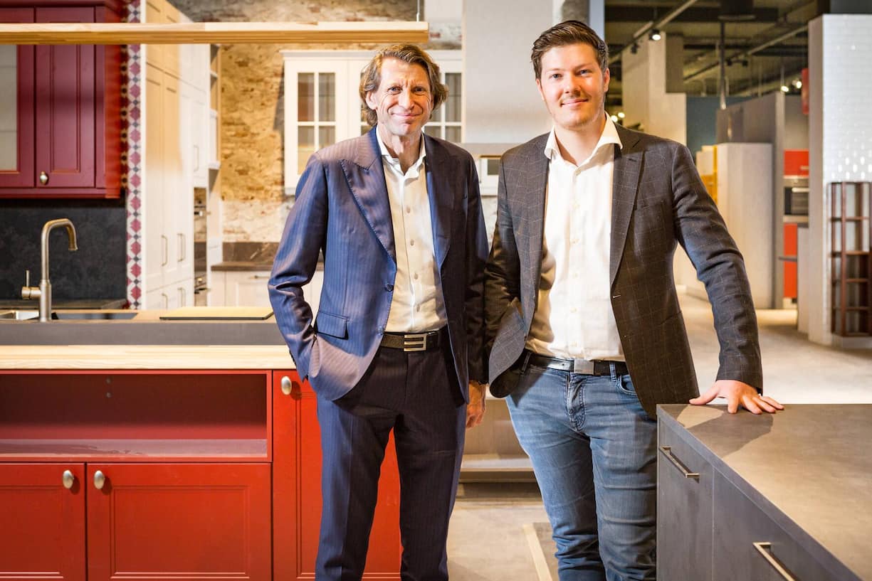 Meinrad Fleischmann (blaues Sacko) und Christian Kobler (jung, schwarzes Sacko). Aufgenommen am 23. Februar 2018 in Rothrist.