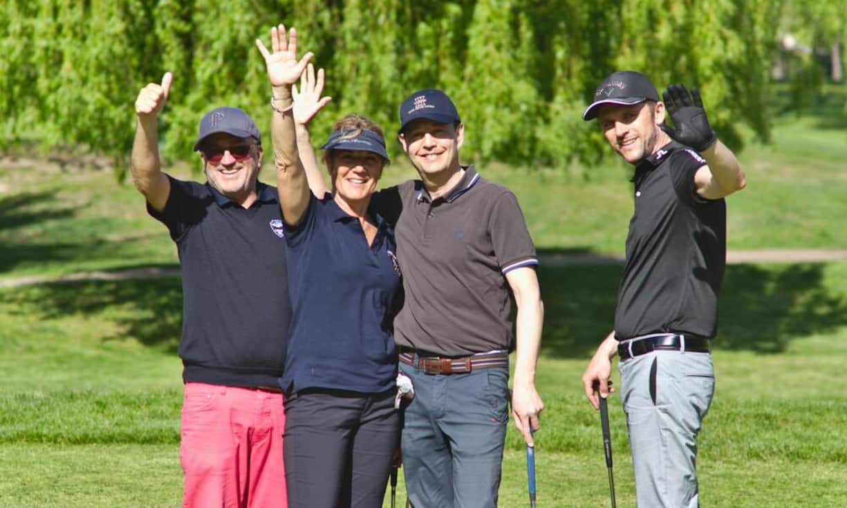Pietro Herschmann, Inhaber, Doris Herschmann Juwelier;
Doris Herschmann, Inhaber, Doris Herschmann Juwelier;
Olivier Fabrikant, District Manager, C&A;
Martin Tobler, General Manager Switzerland, Parmigiani Fleurier SA