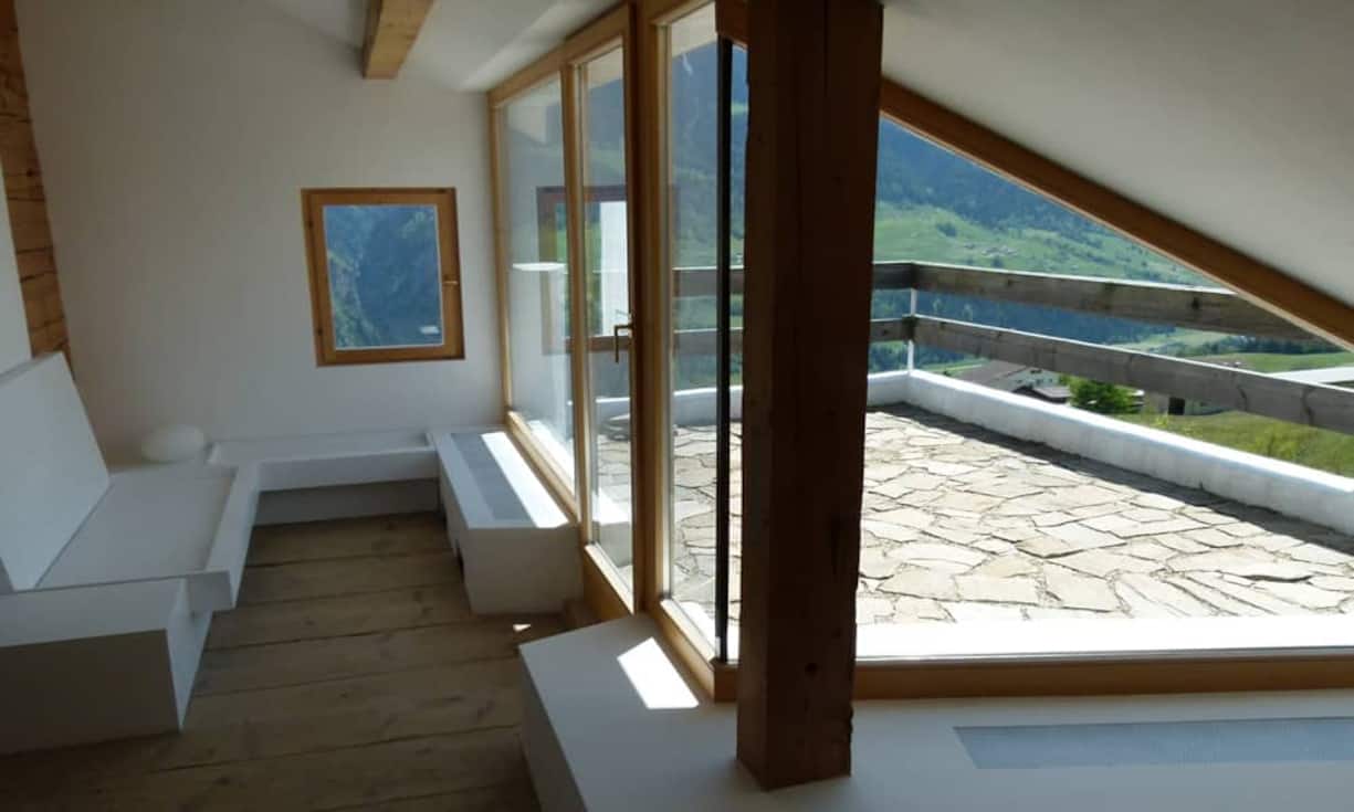 Die Immobilie befindet sich im Dorfkern und grenzt an die Landwirtschaftszone.