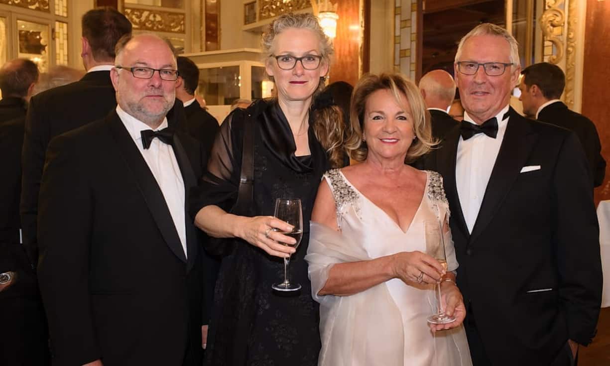 Claude R. Cornaz, Vetropack Holding AG;
Beatrice Cornaz;
Elisabeth Russi;
Bernard Russi, Boas Gestion SA