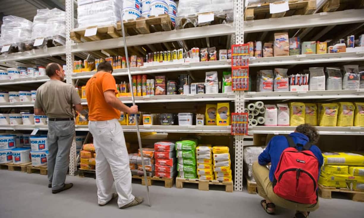 In der Kategorie Heimwerkerbedarf sind Elektrowerkzeuge – Bohrer und Co. also – bei Ladendieben am beliebtesten. Batterien scheinen ebenfalls gesucht und landen so noch vor den Türschlössern auf Platz zwei. Schrauben/Unterlegscheiben und Kabel vervollständigen die Top Fünf.