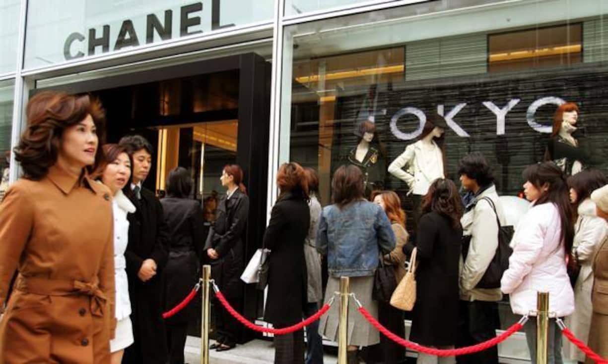 Einkaufen in Tokyo: Rund 1,240 Millionen Japaner haben Bargeld, Wertpapiere oder andere flüssige Mittel im Wert von über einer Million Dollar. Damit kommt das Land auf Platz 3.