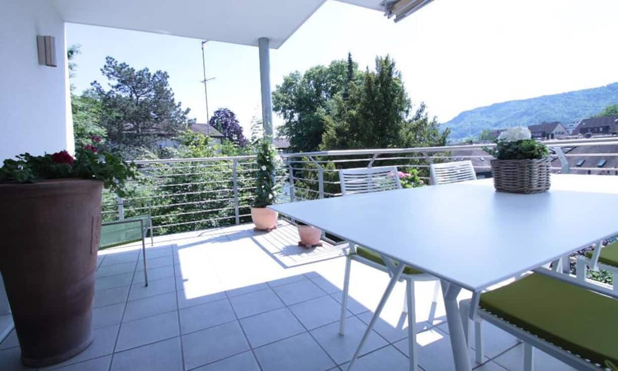 ... mit Blick ins Grüne, der andere mit Blick auf den Uetliberg.