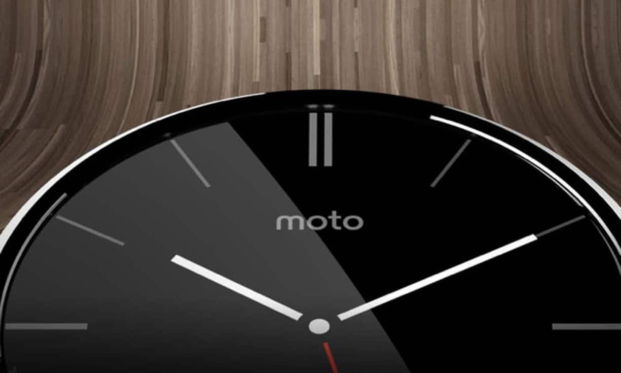 Sie schaut tasächlich wie eine Uhr aus, die Moto 360. Und sie ist erst noch von eleganter Schönheit.