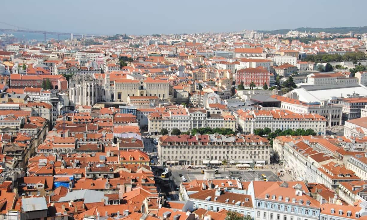 6. Lissabon ist bei den Genfern hoch im Kurs
Portugals Hauptstadt schafft es auf Platz 2 der liebsten Ziele ab Genf, aber nicht in die Top 5 der Zürcher und Basler Destinationen. Die Kosten ab Genf: 217 Franken mit Swiss.
Bild: Flickr/CC/Leandro Neumann Ciuffo