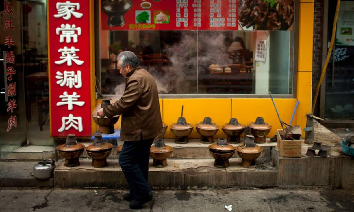 In vielen asiatischen Ländern ist Trinkgeld immer noch unüblich und wird schlimmstenfalls sogar als Beleidigung empfunden. In Vietnam, Malaysia oder China ist es kein Muss. In Thailand  haben sich in den vergangenen Jahren die Gepflogenheiten geändert. Reichte auch hier in der Vergangenheit ein freundliches Lächeln als Dank, haben sich die Servicekräfte im Hotel oder dem Restaurant an europäische Gepflogenheiten angepasst.