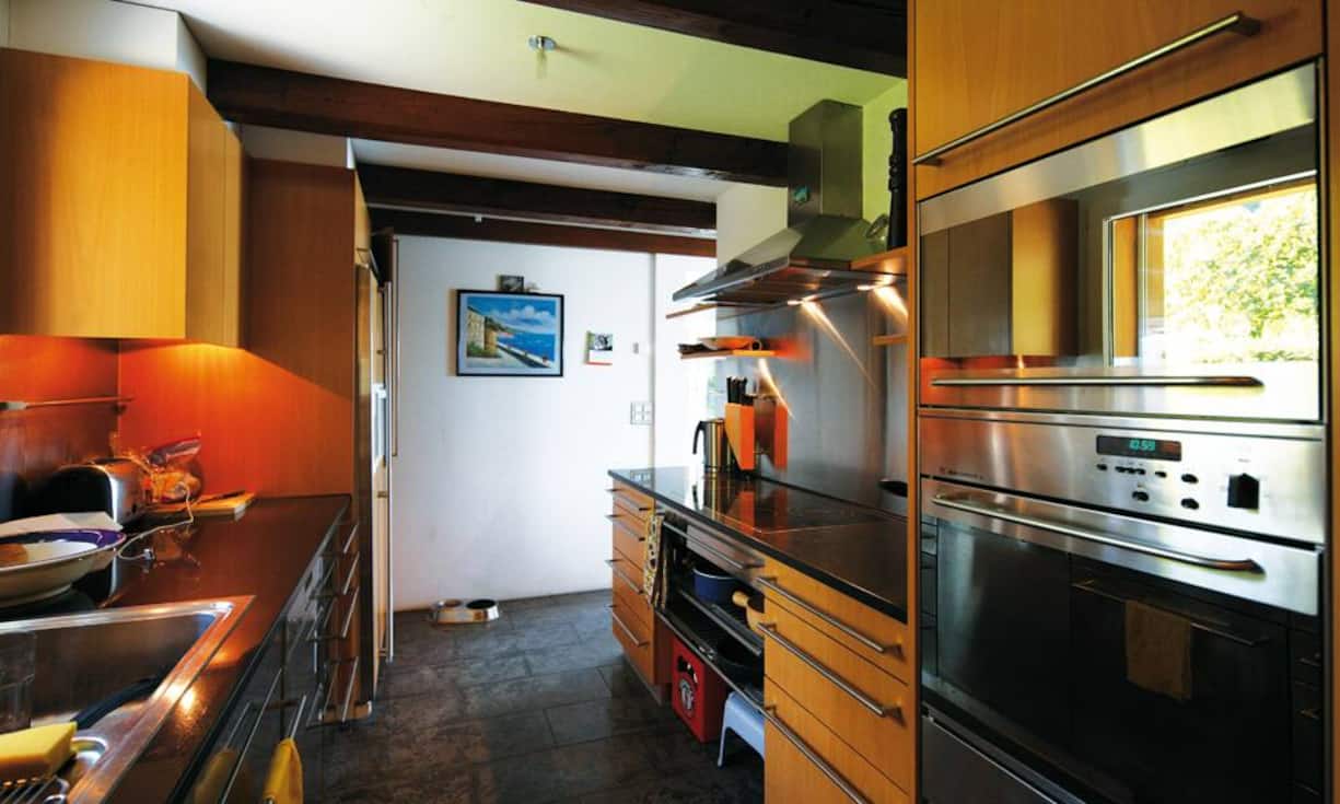 ...mit der Küche verbunden ist.