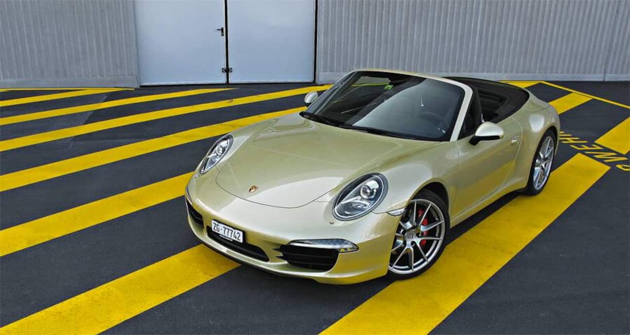 Der Carrera S bringt weniger als 1500 Kilo auf die Waage, im Klassenvergleich ein Leichtgewicht mit entsprechend agilem Handling bei gleichwohl angenehmem Komfort.