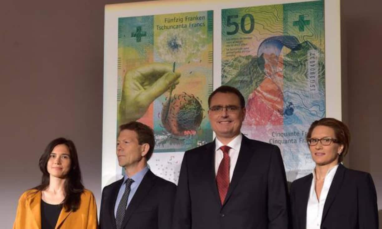 Das ist die neue 50-Franken-Note mit dem Design der jungen Künstlerin Manuela Pfrunder (l.). Diese wurde als erste dieser neuen Serie am 6. April 2016 präsentiert.