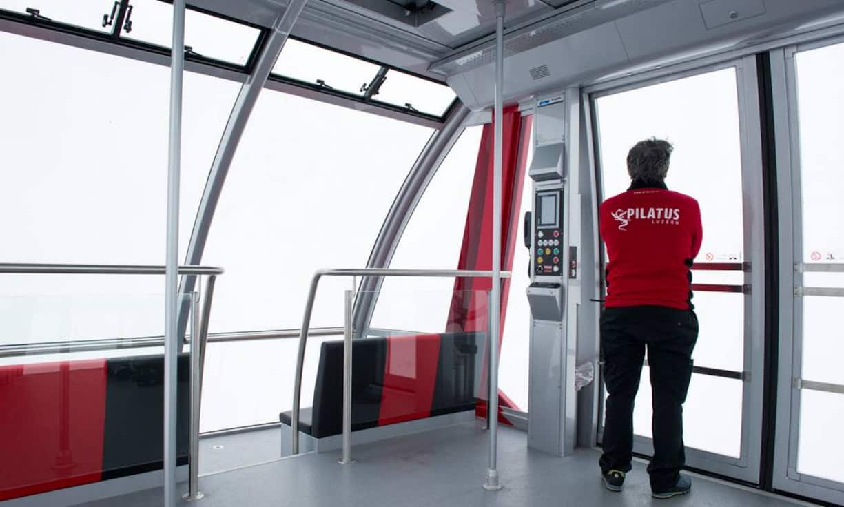 Über zwei Freikarten im Wert von 72 Franken dürfen sich die Aktionäre der Pilatus-Bahnen freuen.Bilder: Keystone