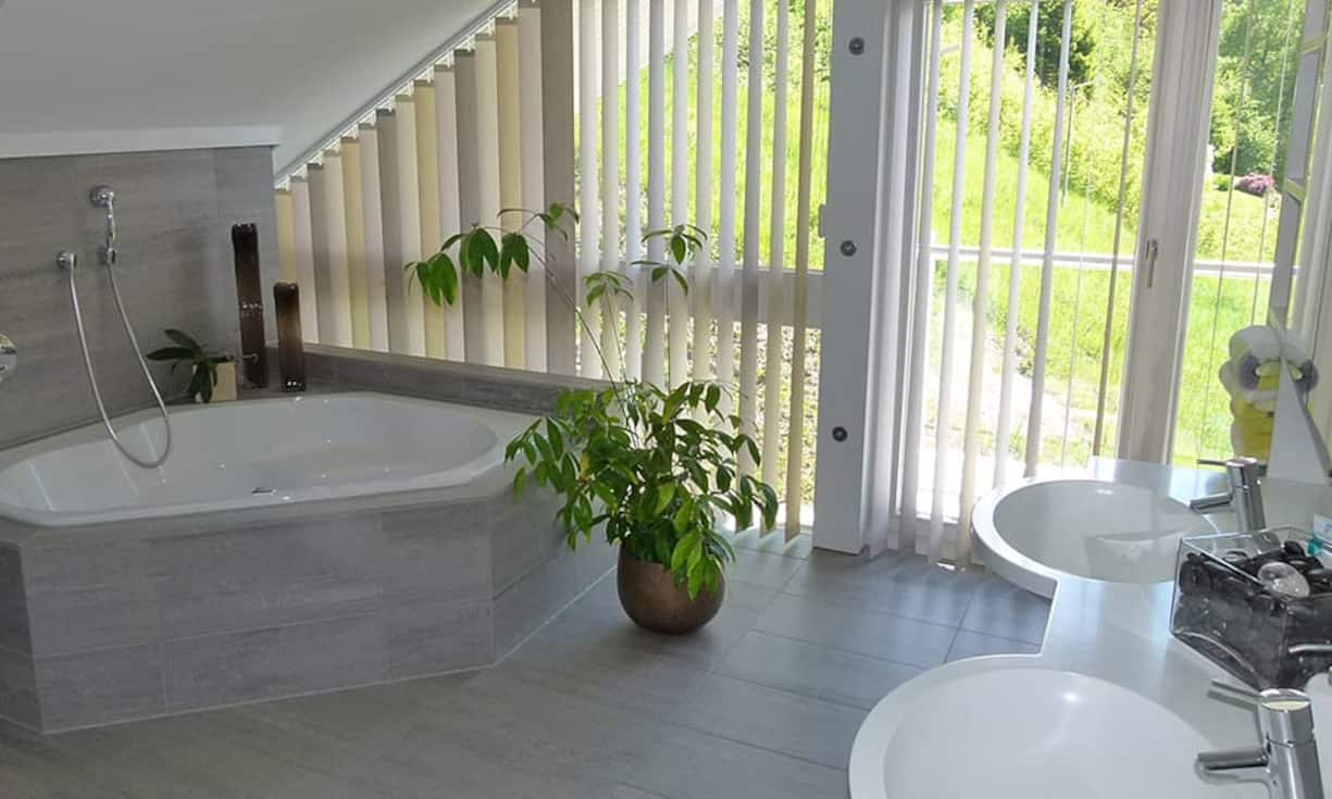 ...über einen eigenen Zugang zum Balkon.
Das Haus kostet 2,1 Millionen Franken. (Quelle/Bilder: 
Engel & Völkers)