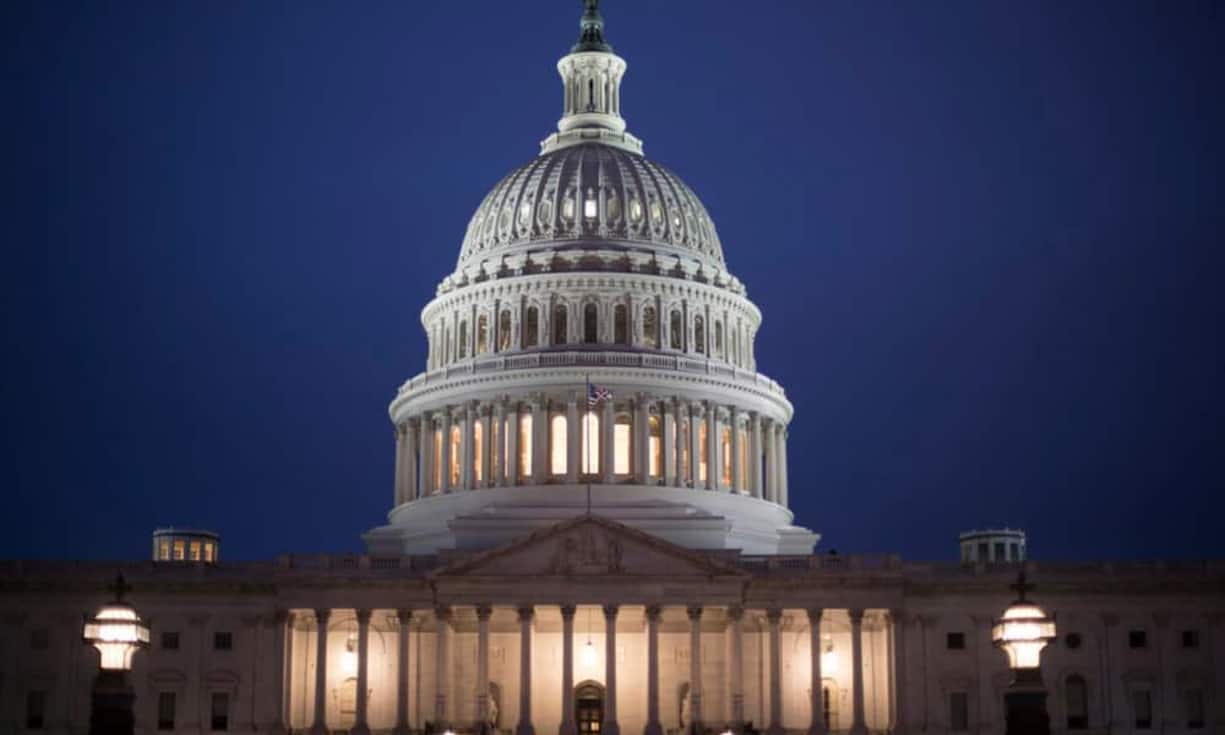 Bürokraten:Die staatliche Regierung beschäftigt insgesamt 2,8 Millionen Personen - für Donald Trump viel zu viele. Er will die Zahl senken. Zudem will er unnötige Bürokratie abbauen: In Zukunft darf eine Vorschrift nur erlassen werden, wenn zwei bestehende abgeschafft werden.



Bilder: Keystone/Pexels