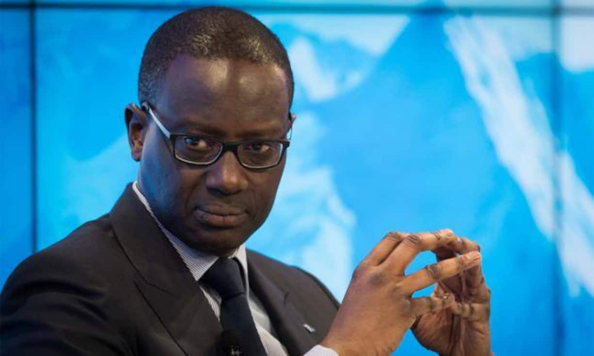 Platz 4: Tidjane Thiam - Chef der Credit Suisse
Der Bankmanager hat im letzten Jahr 11,9 Millionen Franken bekommen - im 2015 hatte er für sechs Monate Arbeit noch 4,6 Millionen Franken erhalten. Nach einer freiwilligen Reduktion des Bonus hat sich sein Verdienst allerdings auf 10,24 Millionen Franken verringert. Thiam verdiente damit letztes Jahr weniger als der UBS-Chef Sergio Ermotti.