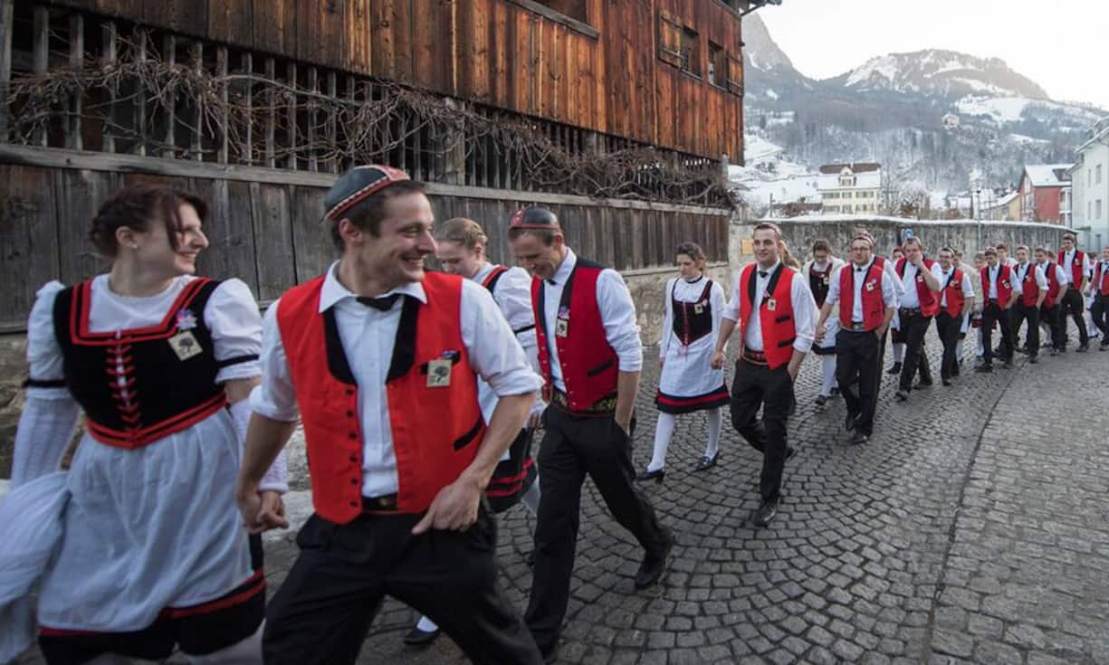 Kanton SchwyzAnzahl Selbstanzeigen 2016: 302 (237 im Jahr 2015)Steuereinnahmen 2016: 4 Millionen Franken (2015: 5,1 Millionen Franken)