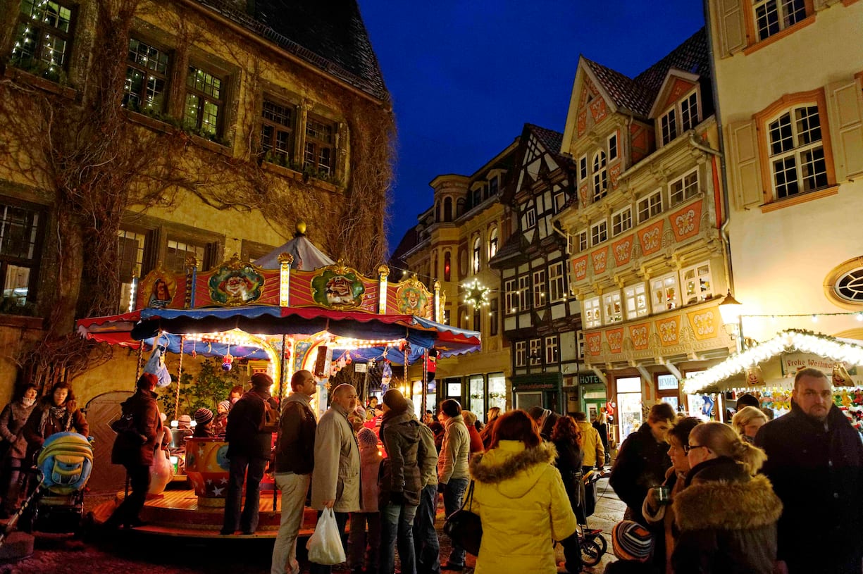 Weihnachtsmarkt in der Altstadt von Quedlinburg.