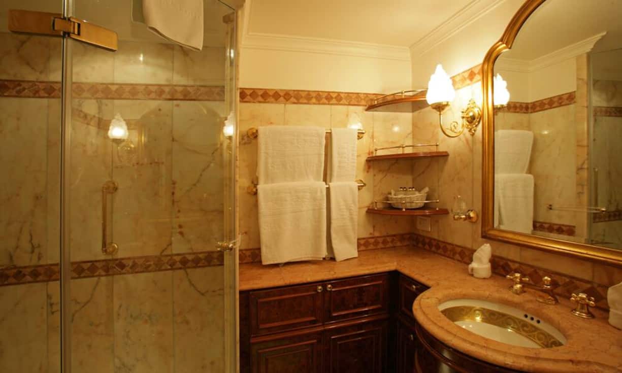 Platz 5: Den Wind um die Nase wehen lassen auf der Sea Cloud II Rang 5 im Dreamlines-Ranking belegt ein sommerlicher Segeltörn auf der Sea Cloud II von Sea Cloud Cruises von Portsmouth nach Hamburg. Die Fahrt im Juni 2015 dauert nur vier Nächte und ist somit trotz des Suitenpreises pro Nacht ab 811 Euro auch für Gäste ohne Millionärsbudget bezahlbar. Sea Cloud Cruises