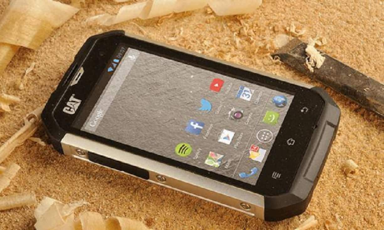 Outdoor-Smartphones: Caterpillar CAT B15Das CAT B15 teilt sein Markenlogo mit Arbeitskleidung und Baumaschinen – genau in diese Umgebung passt das robuste Outdoor-Smartphone perfekt. Es ist mit einem Vier-Zoll-Display ausgerüstet und soll einen 30-minütigen Tauchgang in einem Meter Tiefe genauso überstehen wie Stürze aus 1,8 Metern Höhe. Testnote: keine Testnote vorhanden.