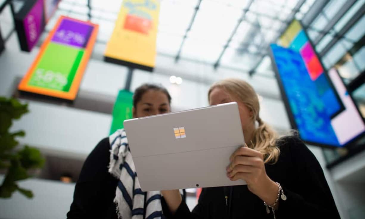 Der nächste grosse Schritt von Microsoft nennt sich «Creator’s Upgrade» – und wird kostenlos sein. Das Update macht das System fit für 3D-Gestaltung, inklusive solchen Dingen wie eine brandneue 3D-Version von Paint, Power-Point-Unterstützung von 3D-Clip-Art und die Integration der Hololens. Das Creator’s Update wird im Frühjahr 2017 verfügbar sein.