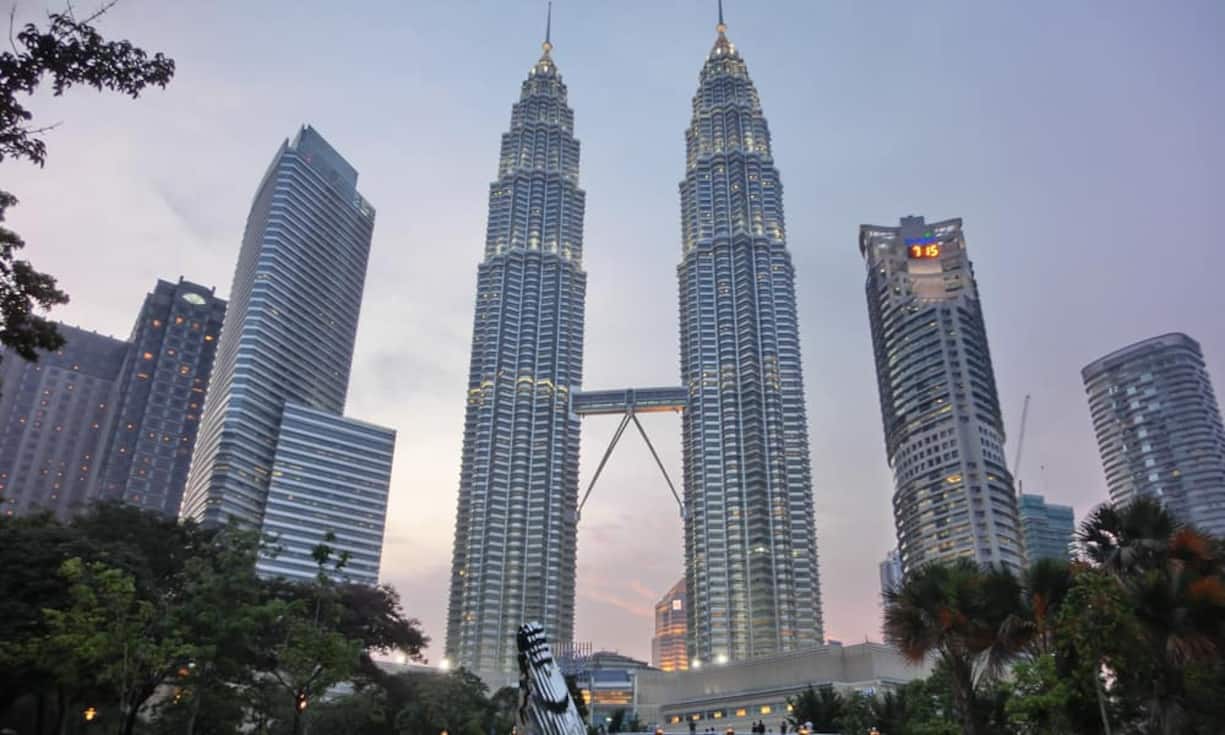 Kuala Lumpur: In Malaysia steht der 452 Meter hohe Petronas Towers. Von 1998 bis 2004 durfte er den Spitzenplatz einnehmen. (Bild: Sander van der Valk)