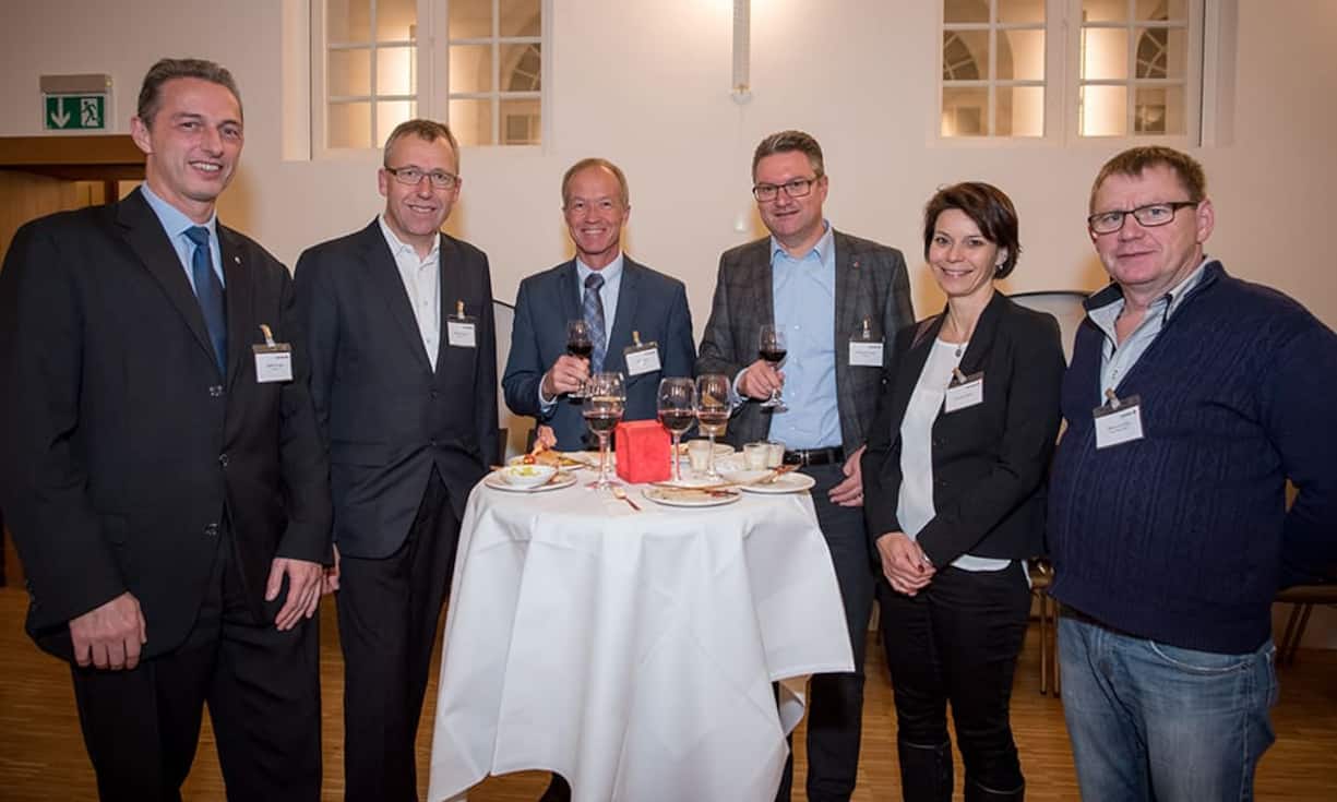 Impressionen von der Podiumsdiskussion «Rendez-vous Helvetia»v.l. Stefan Finger, Helvetia | Markus Schär, Gassmann AG | Max Müller, Helvetia | Bruno Christen, Helvetia | Daniela Beck | Beat von Flüe, Jean Müller GmbH