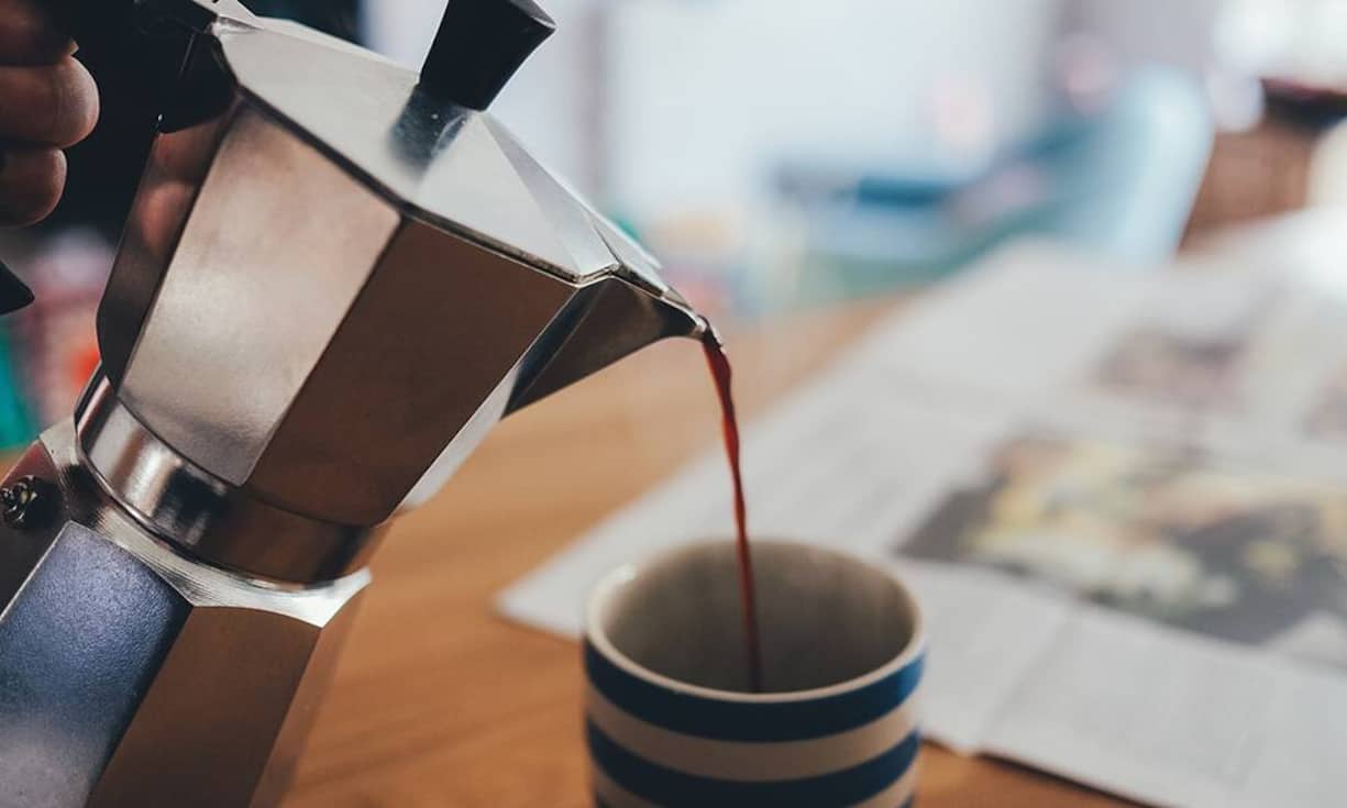 Weiter zeigt sich in der Untersuchung, dass die Befragten im Durchschnitt etwa 1,7 Liter Wasser, Kaffee und Tee pro Tag trinken. Empfohlen sind ein bis zwei Liter, wie das BLV weiter schreibt.