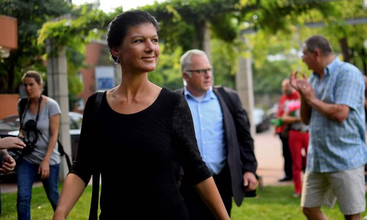 Sahra Wagenknecht (Die Linke, 48): Die Tochter einer Deutschen und eines Iraners ist in Talkshows gefragt, auf Facebook hat sie hunderttausende Likes. Wagenknecht nimmt Stimmungen auf und benützt umstrittene Formulierungen, etwa auch mit kritischen Tönen zur Einwanderung. Als Rednerin kann die Ehefrau des früheren SPD- und heutigen Linke-Politikers Oskar Lafontaine Hallen für sich einnehmen.