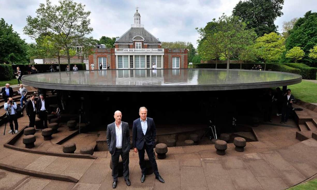 Teil des Konzepts dieses Kunstmuseums ist ein jährlich wechselnder Sommerpavillon. Für dessen Gestaltung wird jedes Jahr ein anderer Künstler ausgewählt. 2012 etwa wurde der temporäre Ausstellungsraum durch die Schweizer Architekten Herzog und de Meuron in Zusammenarbeit mit Ai Weiwei entworfen.