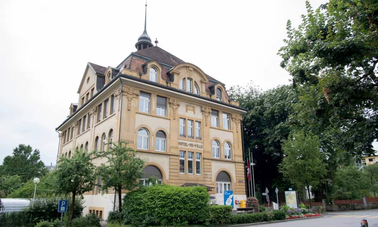 Platz 108: Grenchen (+14 Plätze)Die Solothurner Industrie- und Technologiestadt hat volle 14 Ränge gutgemacht. Die Stadt will «weiter diversifizieren» und neue Industrien und Branchen ansiedeln. Zudem haben sich mit CSL Behring in der bernischen Nachbarsgemeinde Lengnau und Biogen in Luterbach zwei attraktive Arbeitgeber in der Nähe niedergelassen. 
Keystone