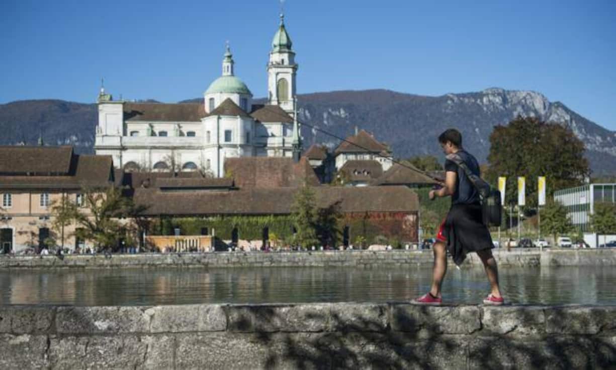Auf dem fünften Platz sind die Solothurner. Traditionell brennen hier meterhohe Höhenfeuer am Nationalfeiertag. Wegen der Hitze in den letzten Wochen ist die Waldbrandgefahr derzeit aber so hoch, dass sie abgeblasen sind. Verboten sind auch die sogenannten Himmelslaternen.