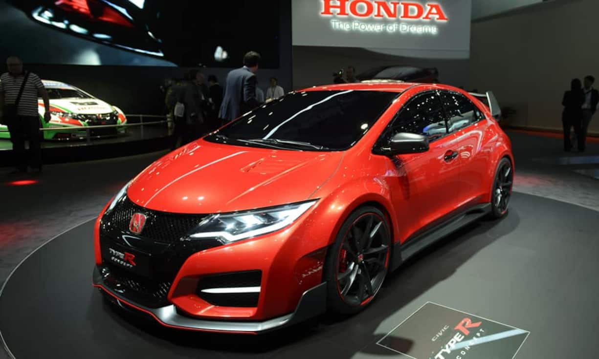 Die Studie des Honda Civic Type R taucht seit Genf 2014 immer wieder auf Messen auf. Jetzt ist es soweit: Die Japaner zeigen nach ausgiebiger Testphase die Serienversion des heissen Kompakt-Sportlers. Für die Produktionsversion stellt Honda «über 280 PS» in Aussicht. Um die Antriebskraft in Beschleunigung umzuwandeln, wird für den Type R zusammen mit einem europäischen Hersteller ein neuer Reifentyp entworfen. Die Gummimischung soll das Durchdrehen verhindern.Keystone