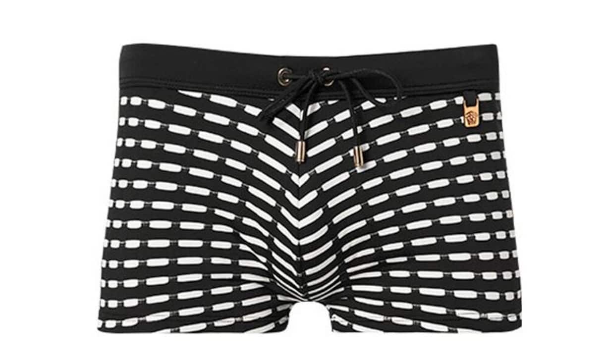 Wer den großen Auftritt am Strand sucht, dürfte ihn auch diesen Sommer mit den Kreationen des italienischen Modehauses Versace erleben.