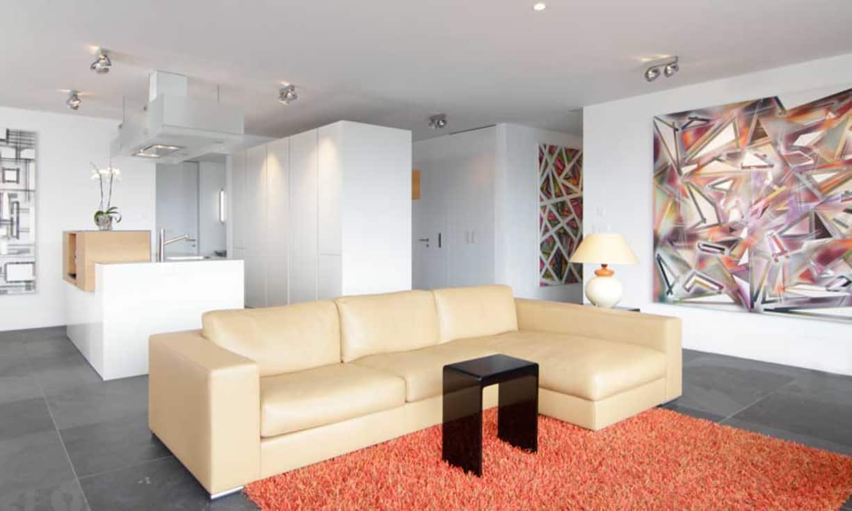 Die Deckenhöhen von 2,7 Meter sorgen für ein lichtdurchflutetes Raumgefühl.