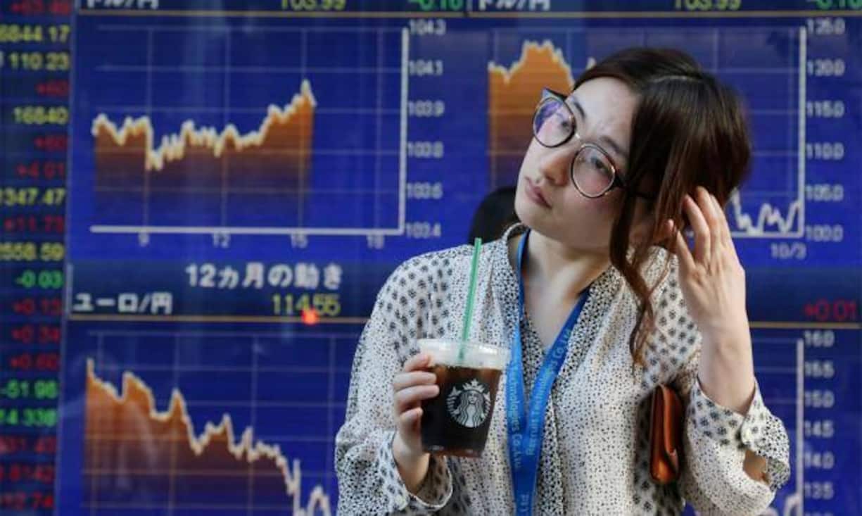 Nervosität hat die asiatischen Börsen erfasst: Der Nikkei-Index und der Ölpreis fallen bereits deutlich. Trump wird seinem Ruf als Börsenschreck gerecht.