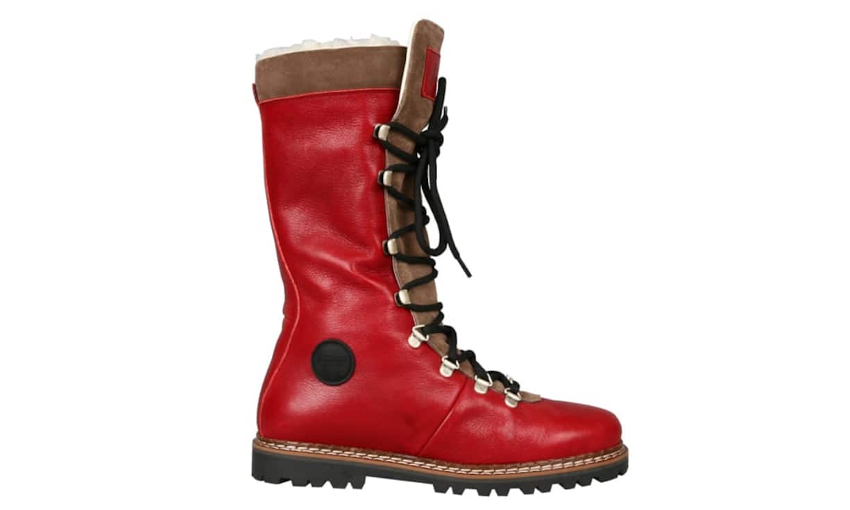 Wanderlust: Ammann 
Die Schweizer Traditionsmarke produziert Stiefel mit Innenfutter aus echtem Lammfell und einer Curling-Winter-Sohle für warme Füsse bei Schnee und Eis. Auch in Schwarz erhältlich. Preis  309 Franken.
