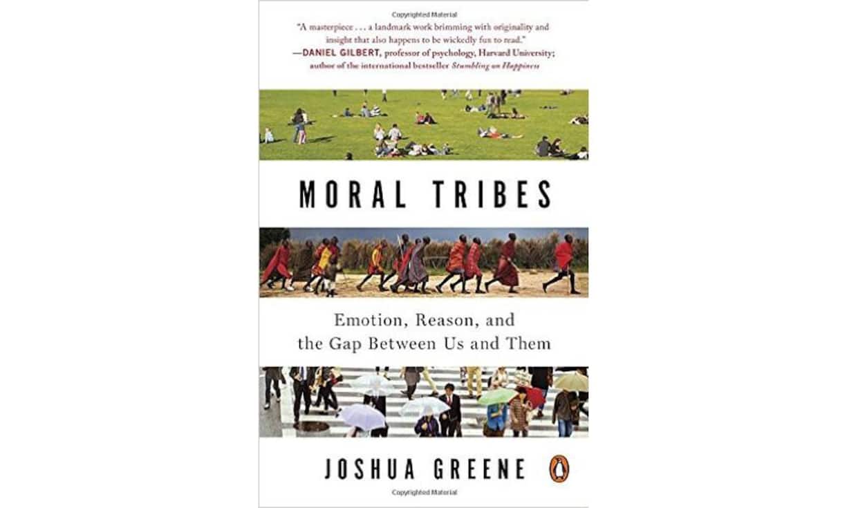 «Moral Tribes – Emotion, Reason and the Gap Between Us and Them» von Joshua GreeneDer Psychologe, Neurowissenschaftler und Philosoph Greene vereint in diesem Werk die ganze Spannbreite seines Wissens. Der Amerikaner versucht, das Verhalten von Menschen in der Gruppe und gegenüber Anderen zu erklären. Schliesslich bietet der Autor praktische Anleitungen zur Problemlösungen und zur besseren Lebensführung.