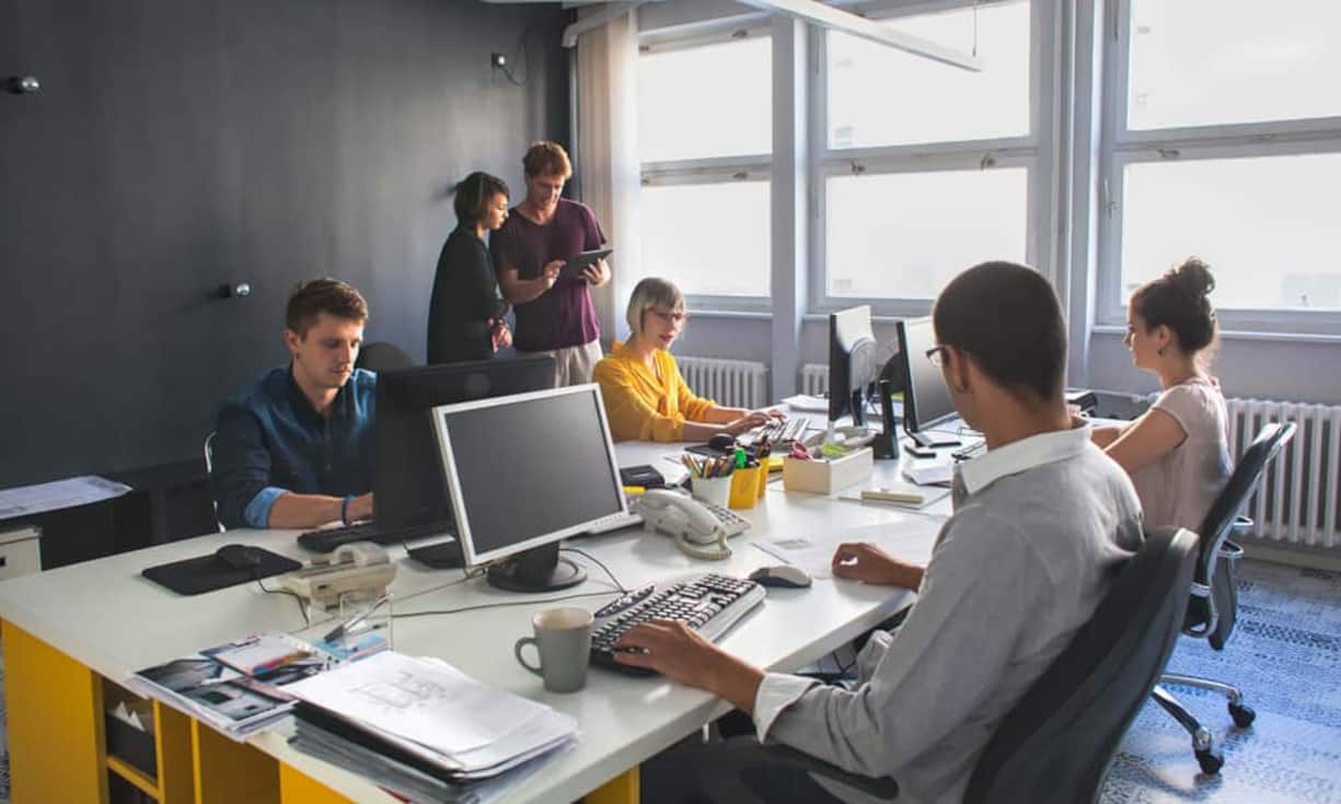 Die Job- und Karriereplattform «Glassdoor» hat ermittelt, welche Firma im Silicon Valley ihren Angestellten am meisten zahlt. Die Top 15:Platz 15: ClouderaDurchschnittliches Gehalt inklusive Boni: 145'000 Dollar (etwa 140'000 Franken)Durchschnittliches Grundgehalt: 129'500 Dollar (125'000 Franken)Branche: Technologie; SoftwareHauptsitz: Palo Alto, KalifornienPR